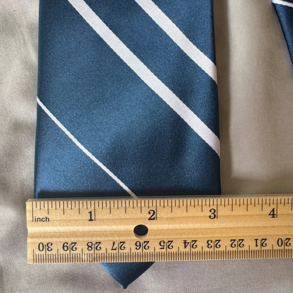 Harry Potter Shop Platform 9 3/4‎ Ravenclaw Blue White Striped Necktie NWT New